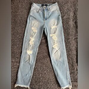 Hollister Ultra High-Rise Mom Jean